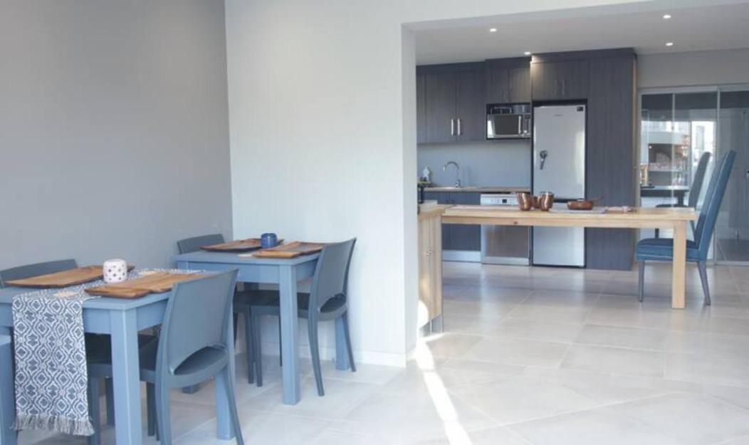 Guest house Boardrooms - Work - Surf - Sleep - Bloubergrant *
