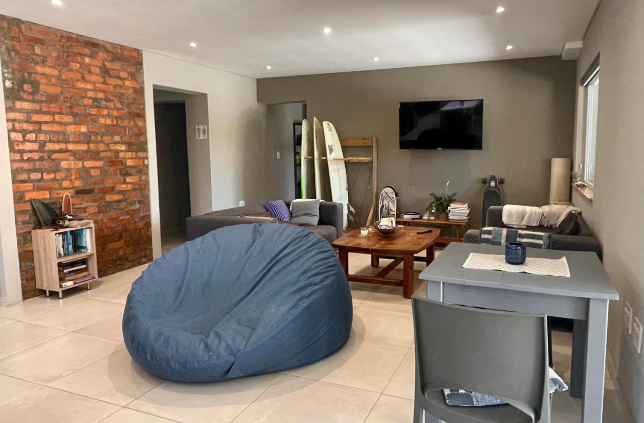 Boardrooms - Work - Surf - Sleep - Bloubergrant Guest house Cape Town